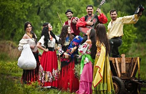 Значение выражения "ромалы" в цыганской культуре